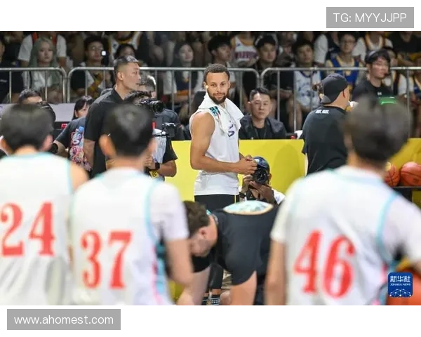 库里在重庆训练营分享篮球理念全球篮球水平提升的喜悦与期待